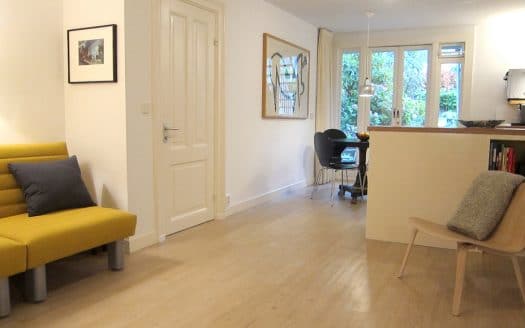 Spacious Apartment with Garden [4 Guests]