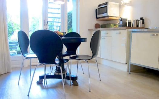 Spacious Apartment with Garden [4 Guests]